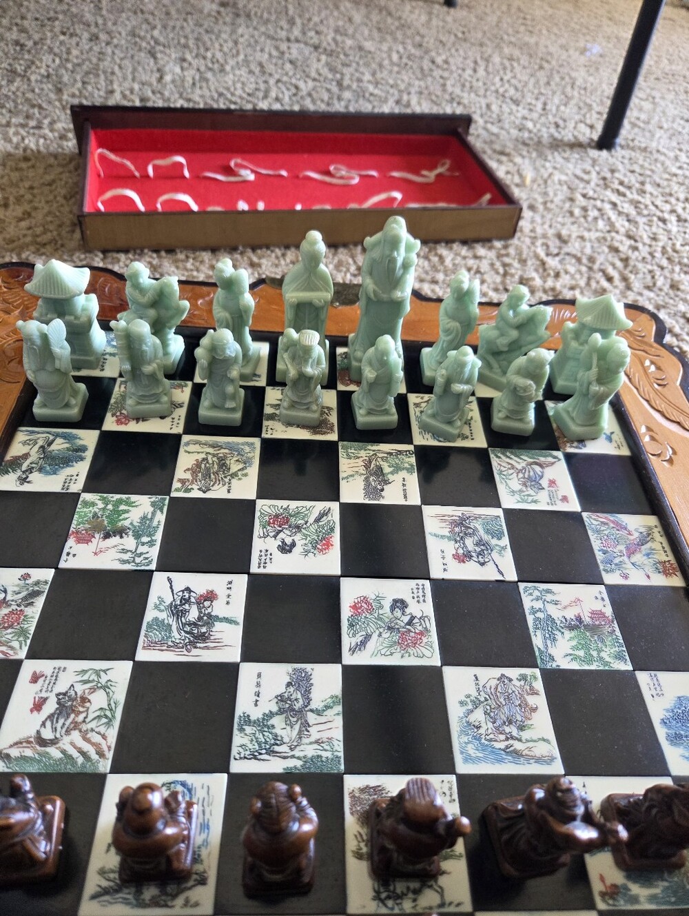 Vintage Chinese Hand Carved Jade Soapstone Chess Set Folding Wooden Case - Picture 3 of 16